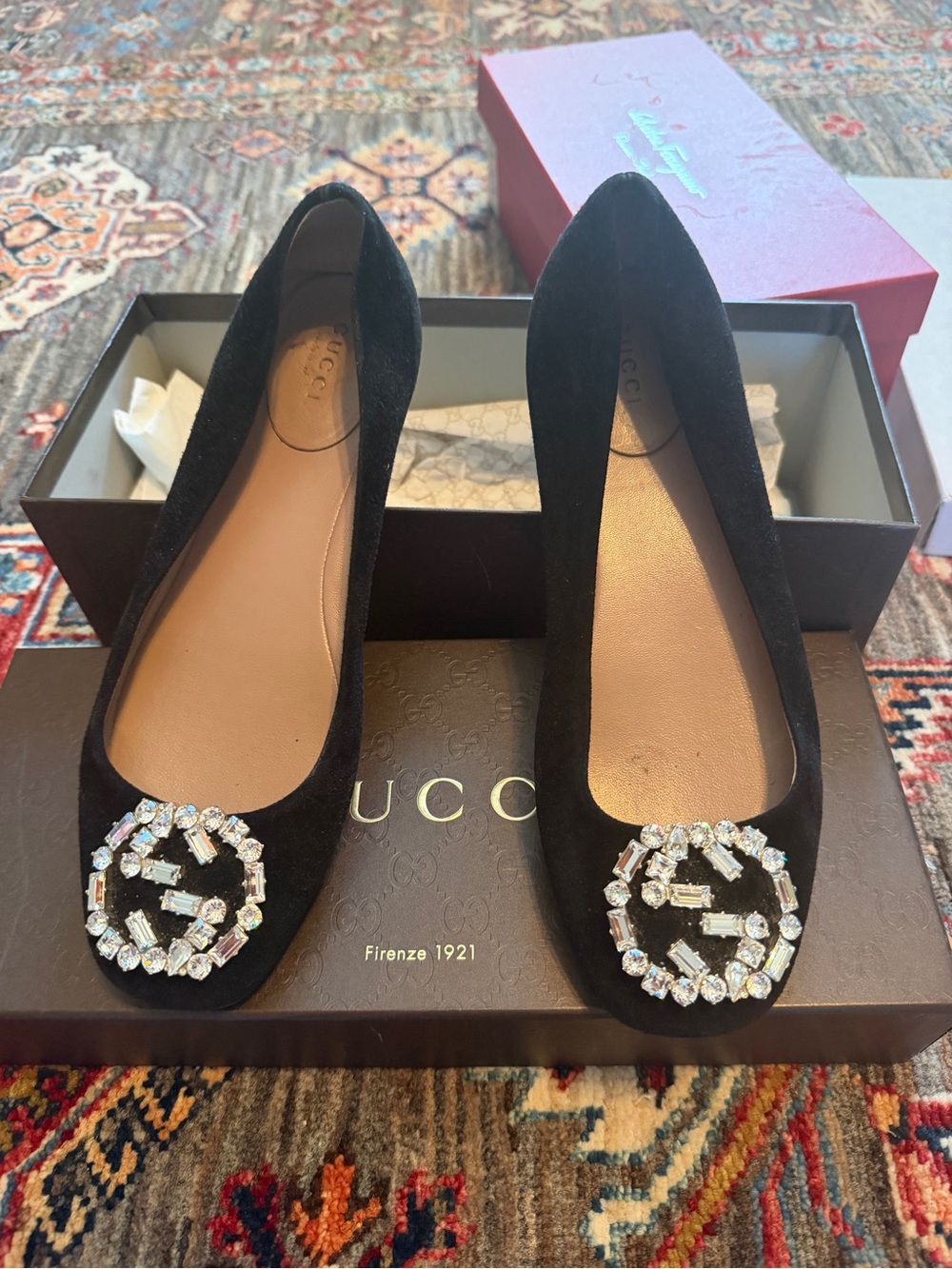 Gucci Black Velvet Crystal GG Round-Toe Flats size 7   $250